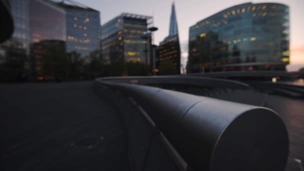 Focus Image Stainless Steel Railings Road Side Illuminated Buildings London — Stockvideo