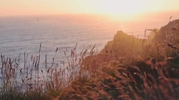 Beautiful Sun Kissed Shining Ocean Guernsey Island Static Shot — стоковое видео
