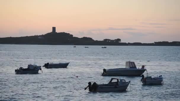 Small Fishing Boats Anchored Calm Ocean Peter Port Guernsey Channel — 비디오
