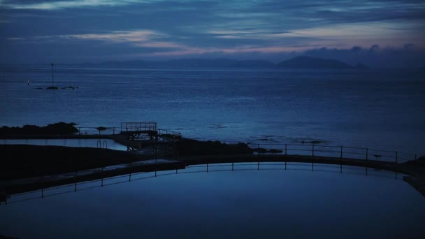 Outdoor Swimming Pools View Guernsey Seaside Dusk — Vídeos de Stock