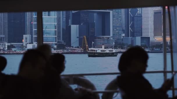 Silhouette People Board Ferry Boat City View Hong Kong Medium — Stockvideo