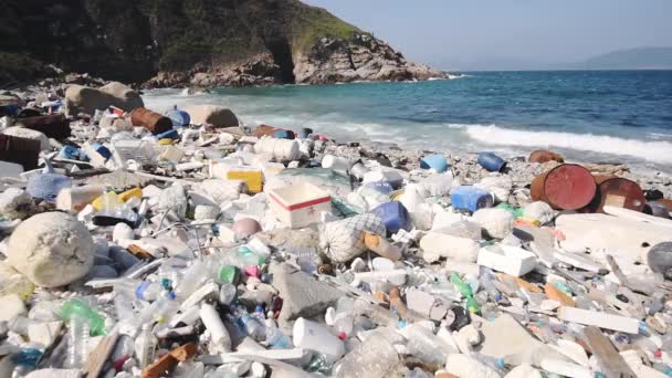 Unsightly Scene Garbage Dump Beach Wide Shot — 图库视频影像
