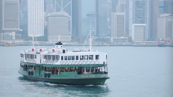 Star Ferry Boat Tourists Cruising Victoria Harbour Approaching Port Hong — Vídeo de stock