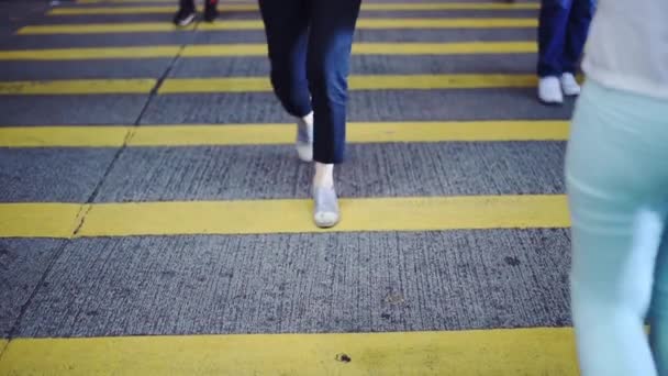 People Crossing Streets Pedestrian Lane Busy Central Downtown Hongkong Low — Stok video