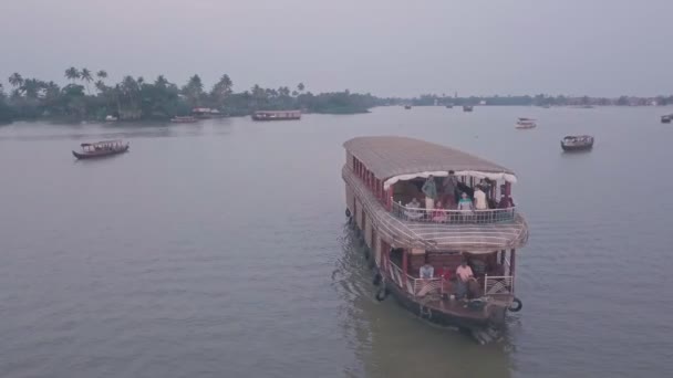 Houseboat Tour Kerala Backwaters Alleppey India Aerial Drone View — Vídeo de stock