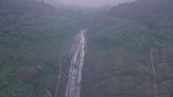Waterfall Misty Mountain Scenery Aerial Drone View Beautiful Indian Scenery — Vídeo de Stock