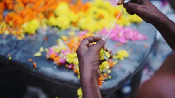Woman Making Garlands Hindu Prayer Flower Offering Temple Kochi India — Stock videók