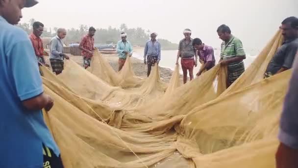 Local People Working Traditional Fishing Nets Kappil Beach Varkala India — Vídeo de Stock