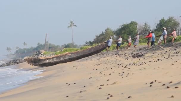 Local People Pulling Traditional Fishing Nets Kappil Beach Varkala India — Vídeo de Stock