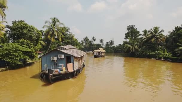 Houseboats Floating River Flowing Palm Trees Kerala Backwaters India — Stockvideo