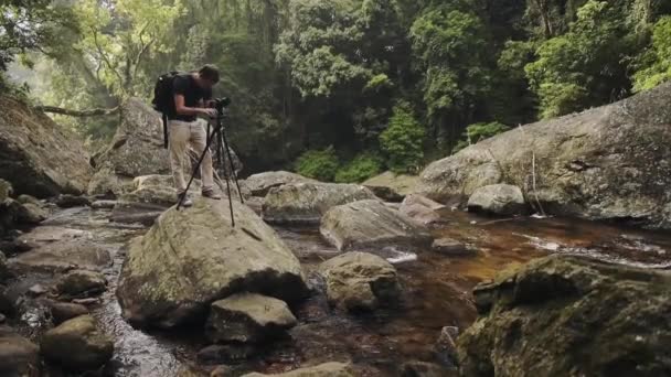 Photographer Taking Pictures Rock Middle River Munnar India — Stock video