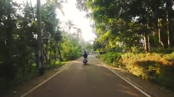 Motorcycle Traveling Wide Scenic Route India Sunrise Medium Shot — Stock videók