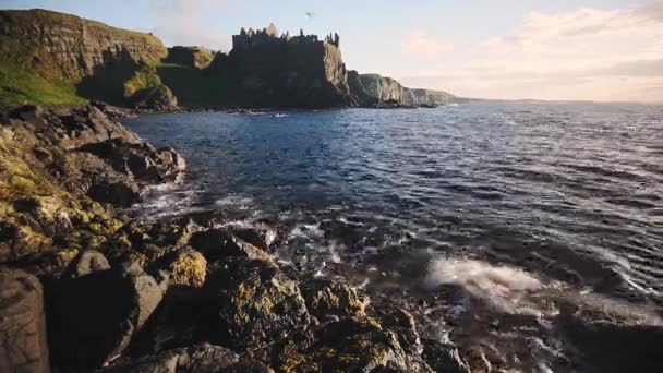 Landscape Coastline View Dunluce Castle Northern Ireland Sunny Evening — Vídeos de Stock