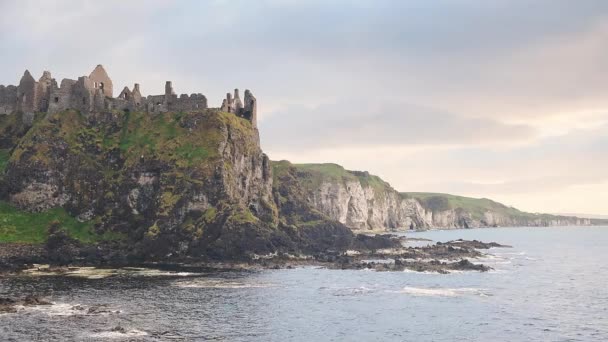 Landscape View Dunluce Castle Northern Ireland Coastline Cloudy Evening — Stockvideo