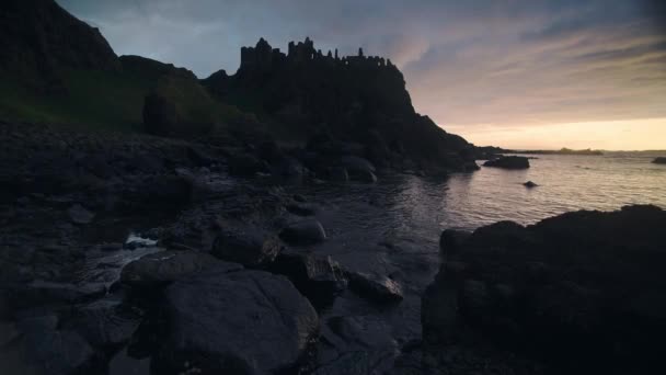 Landscape View Dunluce Castle Northern Ireland Coastline Sunset — Vídeo de Stock
