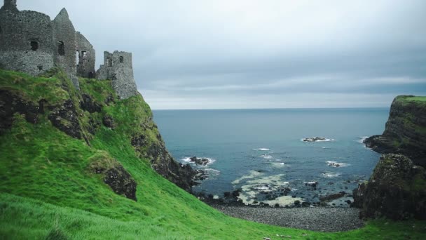 Руины Замка Данлус Графстве Антрим Северная Ирландия Великобритания Потрясающим Видом — стоковое видео