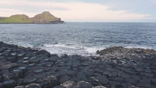 Seascape View Giant Causeway Shoreline Northern Ireland Cloudy Evening — Video