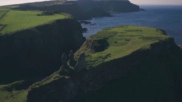Ruins Dunseverick Castle Antrim Coast Northern Ireland Aerial Drone Pull — Stockvideo