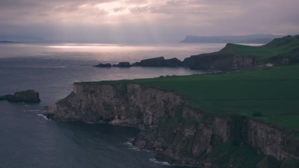 Потрясающий Песчаный Пляж Антрим Кост Северной Ирландии Воздушный Беспилотник — стоковое видео