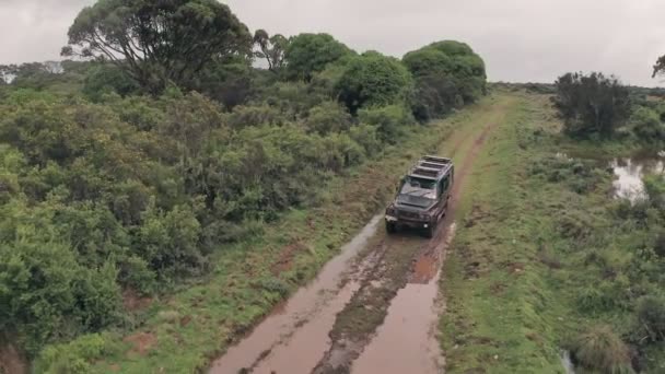 Wheel Drive Vehicle Driving Muddy Puddle Aberdare National Park Kenya — Stock videók