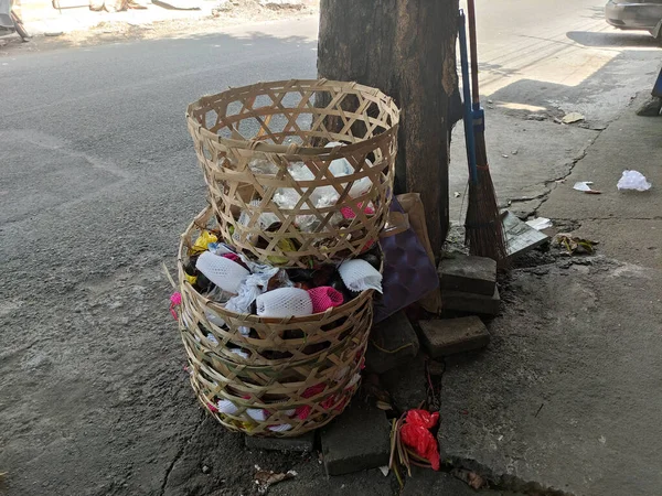 Piles of residential garbage piled up in the wastebasket to keep it from being scattered.