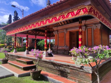 Bale is traditional Balinese decorative architecture.