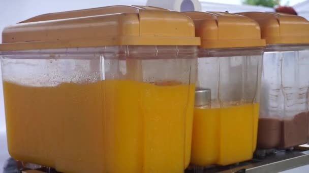 Orange Juice Chocolate Ice Stirring Machine — Stockvideo