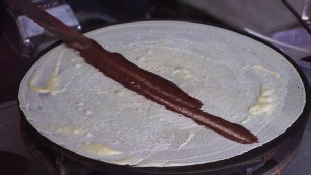 Makes Crepe Pancake Baking Tray Creperie Give Chocolate Topping — Stock video