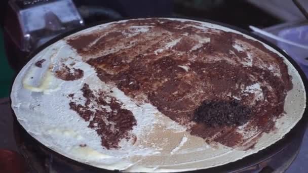 Makes Crepe Pancake Baking Tray Creperie Give Chocolate Topping — Stockvideo