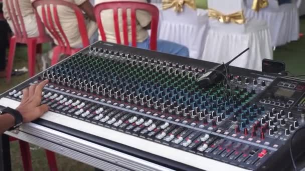 Bali Indonesia July 2022 Someone Setting Sound Mixer Music Concert — Vídeo de Stock