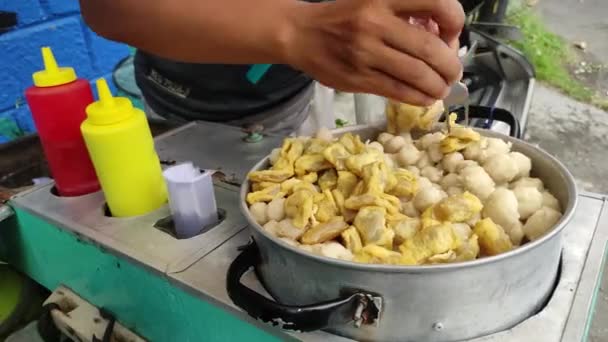 Street Food Indonesiano Nome Cilok Fatto Farina Tapioca Tofu Condimento — Video Stock