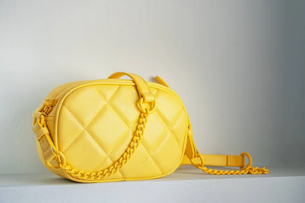 Yellow Cross Body Quilted Bag Ladies Bright Colored Handbag Gray Fotos de stock