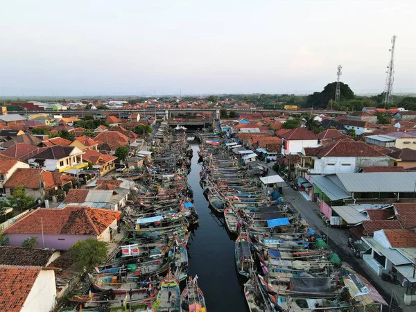 Hermosa Vista Aérea Barcos Alinean Pueblo Pescadores Costa Cirebon Indonesia — Foto de Stock