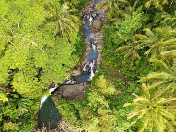 印度尼西亚热带森林中美丽的空中景观 山脉和河流 — 图库照片