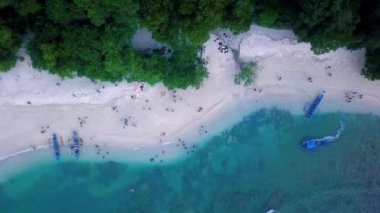 Güzel hava manzarası, Pangandaran plajının panoramik manzarası, Batı Java-Endonezya.