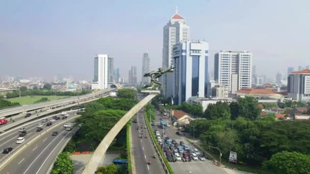 Jakarta Indonézia December 2021 Légi Kilátás Irodaházak Forgalom Jalan Szobor — Stock videók