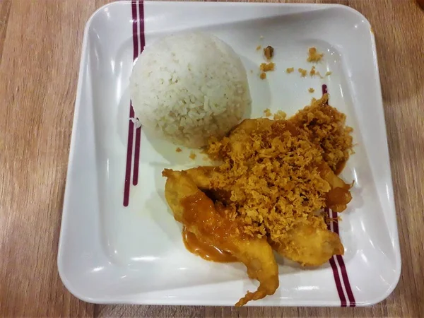 Indonesisch Eten Rijst Mayonaise Gebakken Kip — Stockfoto