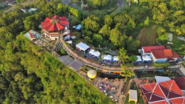 Güzel hava manzarası, Pandansari sahilindeki doğal turizm manzarası, Yogyakarta-Endonezya.