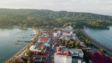 Adanın en güzel manzarasının olduğu adanın havadan görünüşü.