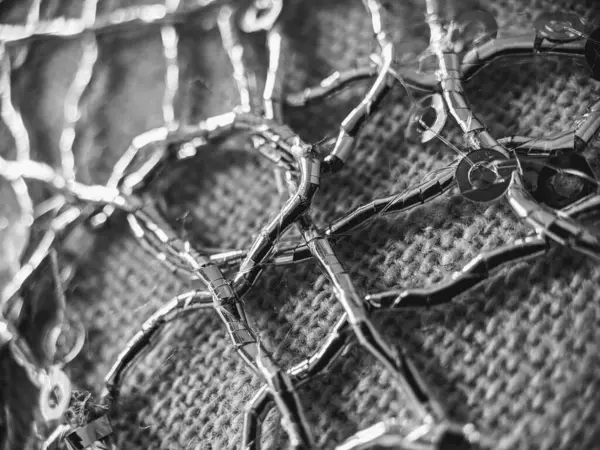 El yapımı bir eve yakın siyah beyaz iyi..