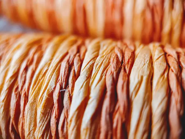 Samandan yapılmış ev gibi. Yakından bakınca güzel..