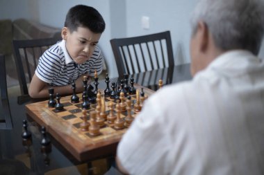 Satranç turnuvası, ders, kamp, eğitim konsepti.