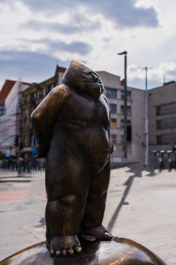 WROCLAW, POLAND - 18 Nisan 2022: Kentsel Sokak Heykeli 