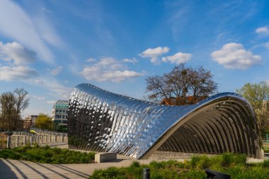 WROCLAW, POLAND - 18 Nisan 2022: Kentsel caddede Nawa heykeli 