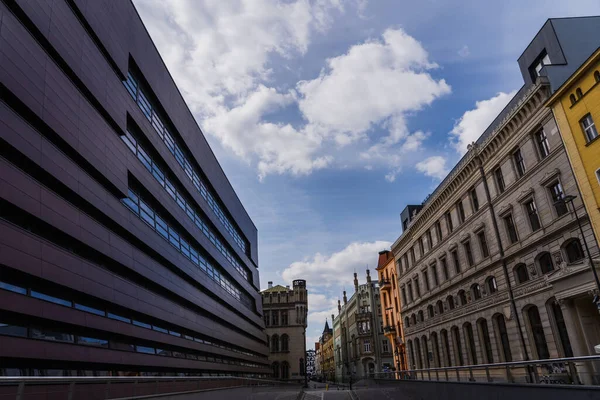 Budynki Chmury Niebie Tle Wrocławia — Zdjęcie stockowe