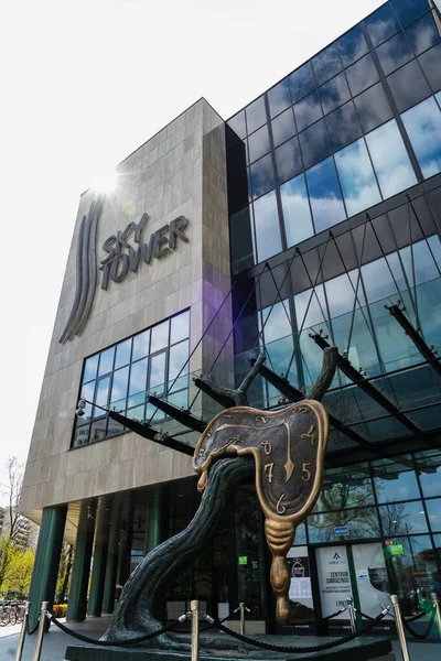 Wroclaw Poland April 2022 Low Angle View Statue Sky Tower — Stock Photo, Image