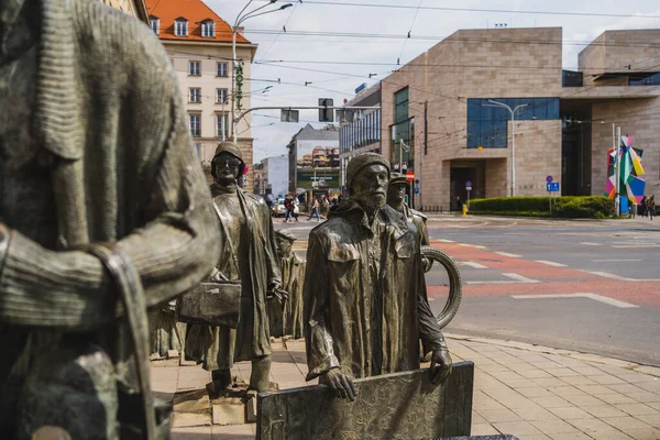 Wroclaw Poland April 2022 Sculptures Anonymous Pedestrians Memorial Urban Street — Stock Photo, Image