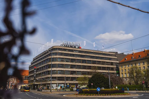 Wroclaw Polsko Duben 2022 Renoma Nákupní Centrum Blízkosti Silnice Městské — Stock fotografie