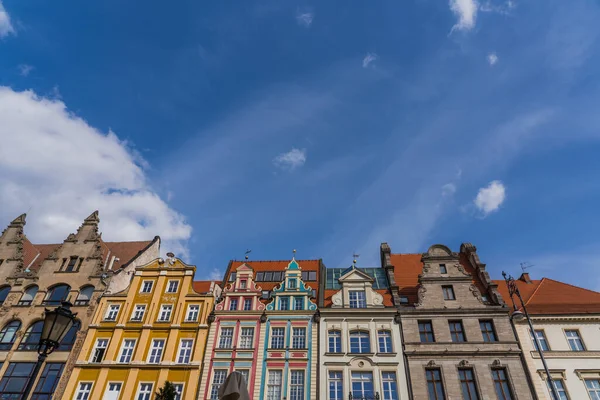 Niedriger Blickwinkel auf Gebäude am Marktplatz in Breslau — Stockfoto