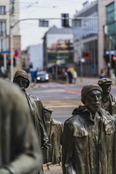 WROCLAW, POLAND - APRIL 18, 2022: Statues of Anonymous Pedestrians on blurred urban street — Stock Photo